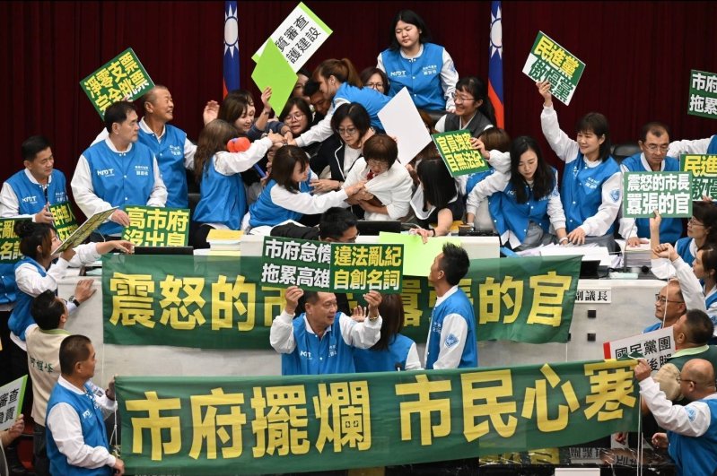 漾新聞|議會衝突震撼高雄　國民黨團怒吼「拒當塑膠」