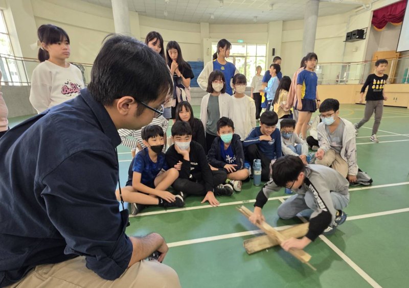 漾新聞|鑽木取火震撼課！河堤國小山林教育帶孩子重回土地心跳