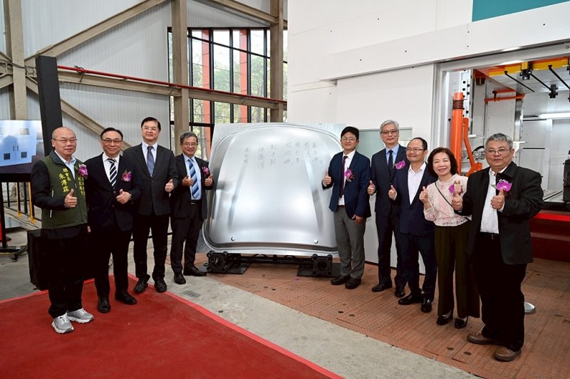 漾新聞｜1600噸巨獸現身！高科大材料中心啟用震撼產業