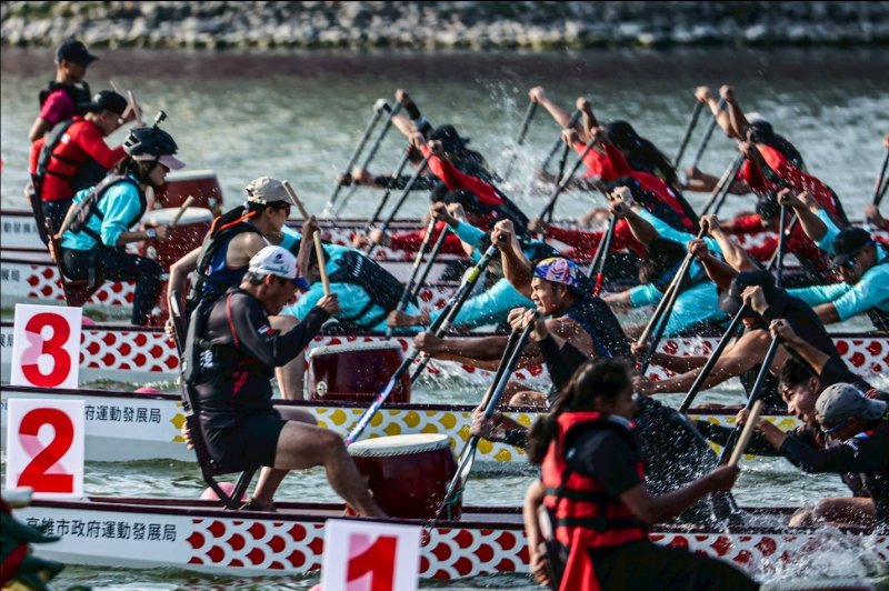 漾新聞｜蓮池潭水上燃戰意　城市盃龍舟賽激速對決震撼全場