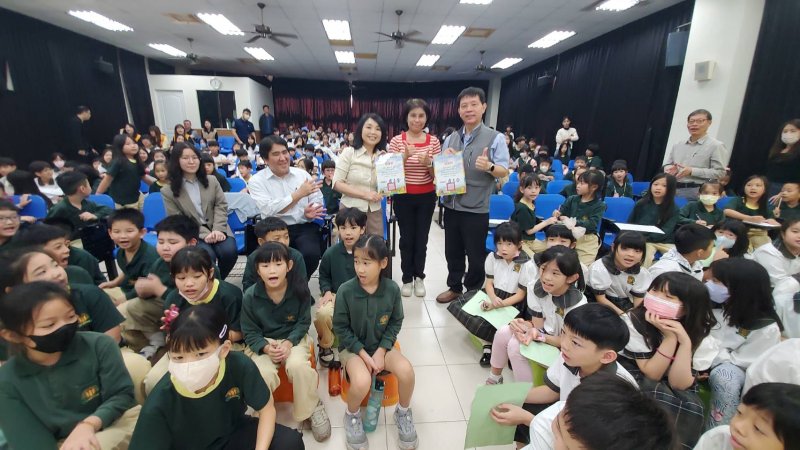 漾新聞|日本「美少女戰士」原畫師二度到校開講　淺井香織親授漫畫技法華藝學生也瘋狂