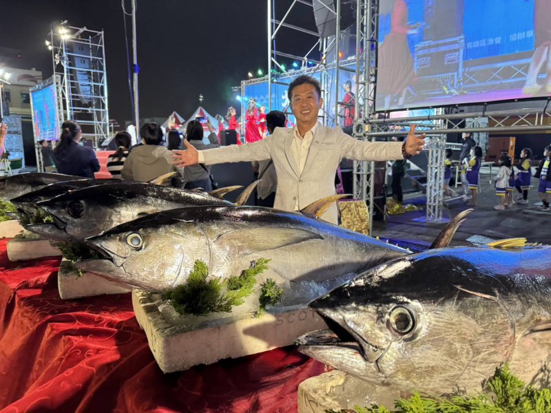 漾新聞| 許智傑出席「大海開吃」　推動前鎮漁港升級、串聯捷運黃線打造觀光新亮點