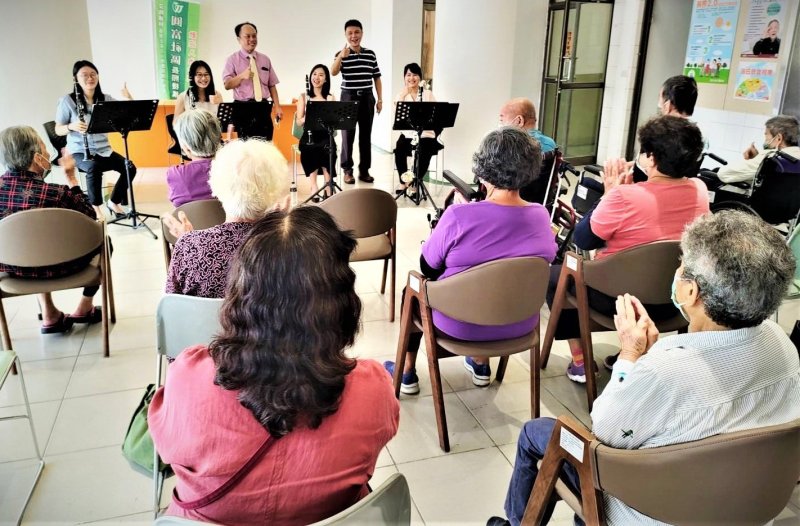 漾新聞|艾維格林最美的風景帶長輩拔蘿蔔