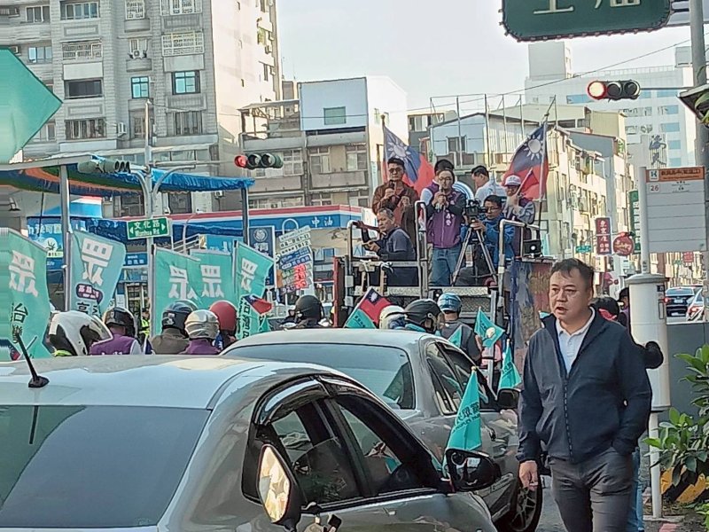 漾新聞｜民眾黨行憲日上街頭　高雄車隊護憲政