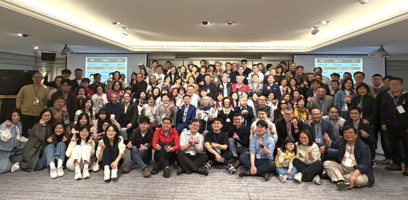 獨家|漾新聞｜補教界首創校友會　名醫名師齊聚力行高唱感恩的心