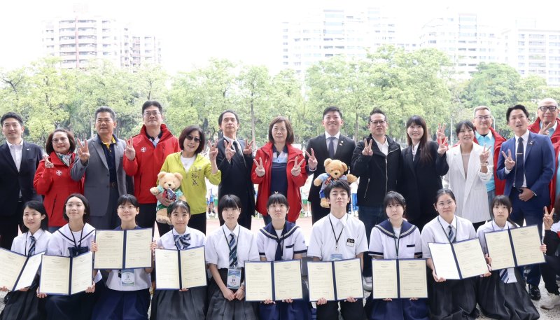 漾新聞|陽明38年校慶 與日9所國中簽約 揭幕裝置藝術與理化實驗室 張永芬校長交棒再創高峰