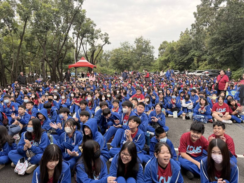 漾新聞｜英文班歌、市集健走烤肉齊發　立志中學歲末暖迎聖誕跨年