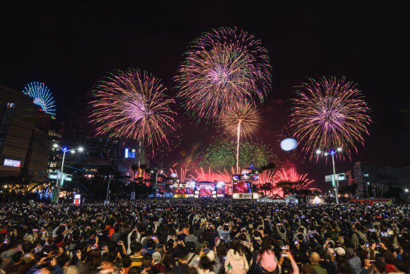 漾新聞｜雄嗨趴跨年30萬人沸騰　陳其邁攜戴資穎驚喜現身迎2026