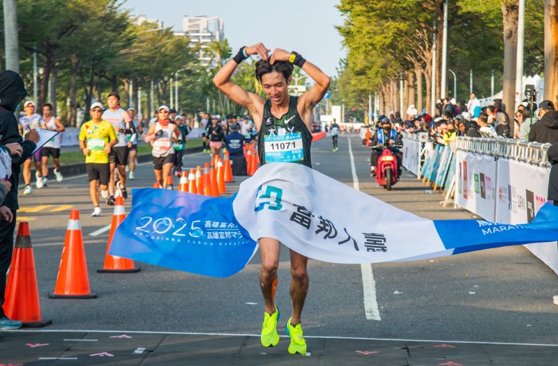 漾新聞｜不死鳥謝千鶴領軍決戰港都　高雄富邦馬拉松星光熱血齊發