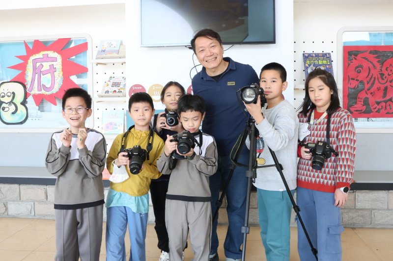 漾新聞｜一棵老樹重生的力量　文府國小王永志用藝術翻轉校園風景