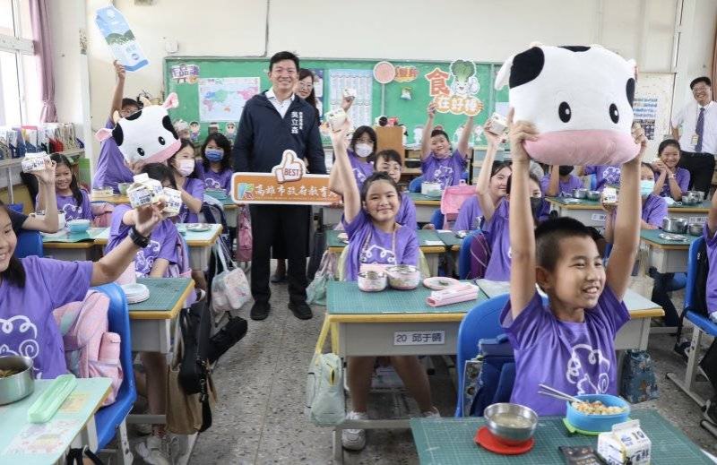 最新／漾新聞｜高雄國中小營養午餐全面免費　陳其邁加碼行政獎金挺教育現場