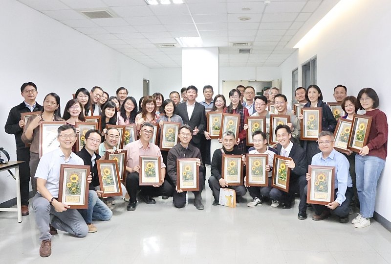 漾新聞｜書香翻轉校園風景　高雄39所國中榮獲愛閱網閱讀標章肯定