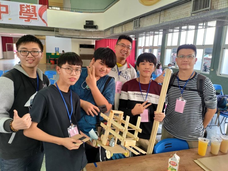 漾新聞｜從低谷走向高峰　方冠中以科技教育奮鬥榮獲師鐸獎及教育家人物典範肯定