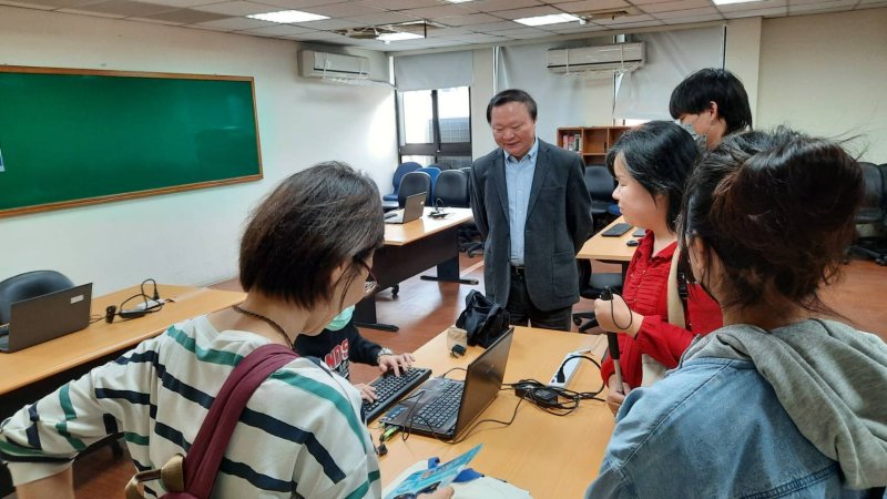 漾新聞｜高雄一考區學測試場開放順利　王政彥籲考生提早出門迎戰大考