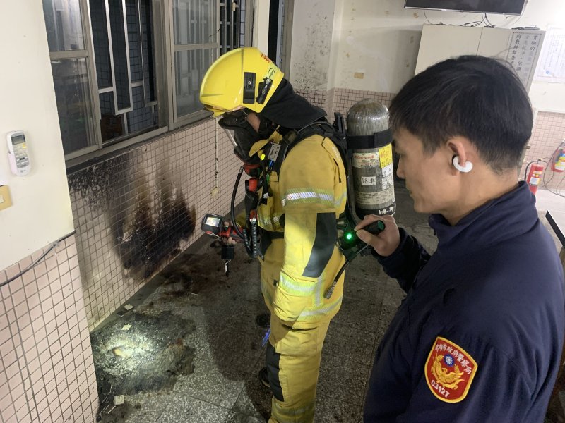 漾新聞|深夜實驗室冒煙　新莊高中十分鐘撲滅火勢