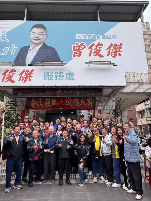 漾新聞｜副議長苦練書法迎新年　名師揮毫春聯擠爆服務處