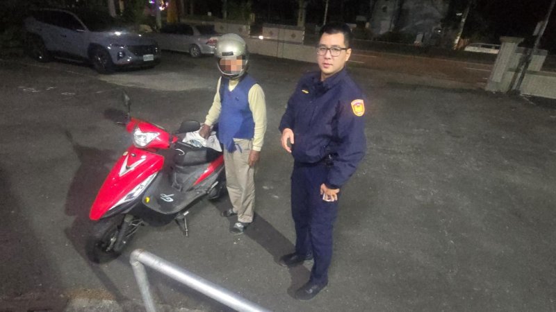 漾新聞|警協助忘記停車位置老翁找機車