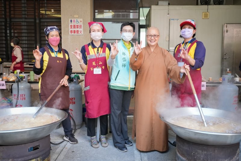 漾新聞｜法寶節臘八粥飄香　林岱樺與信眾共享溫暖