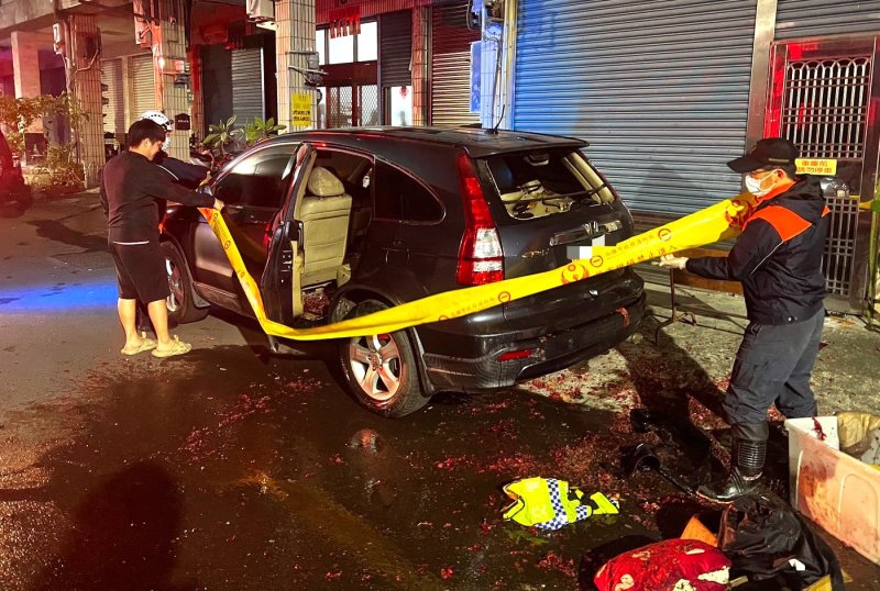 漾新聞|深夜毀損車輛放鞭炮警鎖定嫌疑人