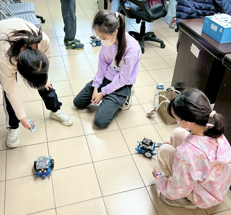 漾新聞｜機器人開進偏鄉　嶺口國小寒假營隊點亮孩子AI夢想
