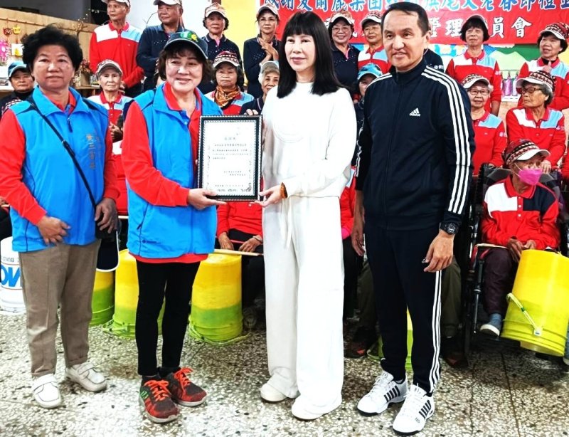 漾新聞|愛爾麗年終回鄉旗尾庄敬老拜年