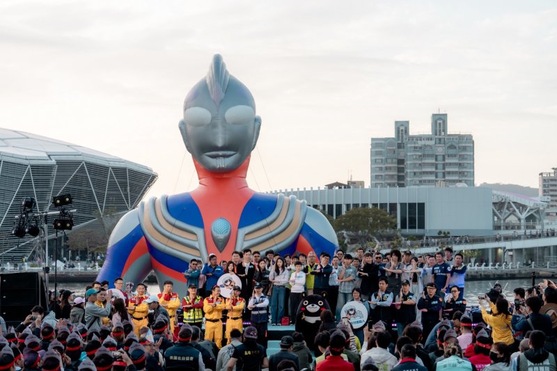 漾新聞｜超人力霸王首度降臨高雄港 海陸雙域震撼揭幕冬日遊樂園
