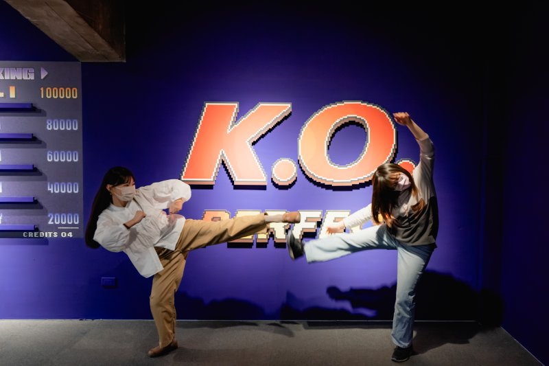 漾新聞|駁二動漫倉庫聯名拳皇97登場 K.O.格鬥祭熱血開戰