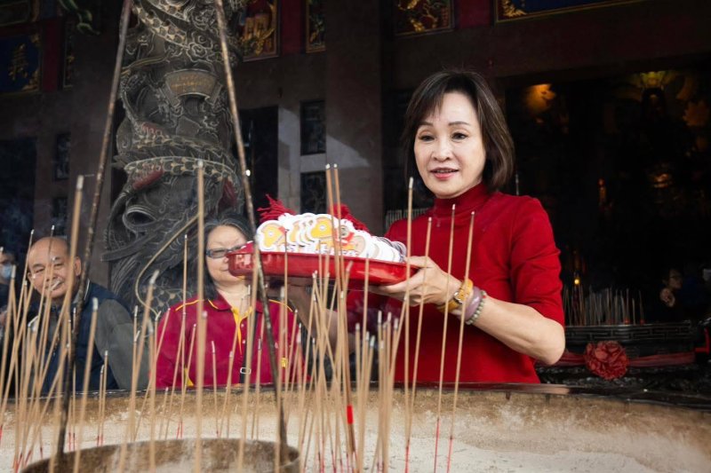 漾新聞｜柯志恩走春發紅包馬上有錢攻高雄選戰熱度