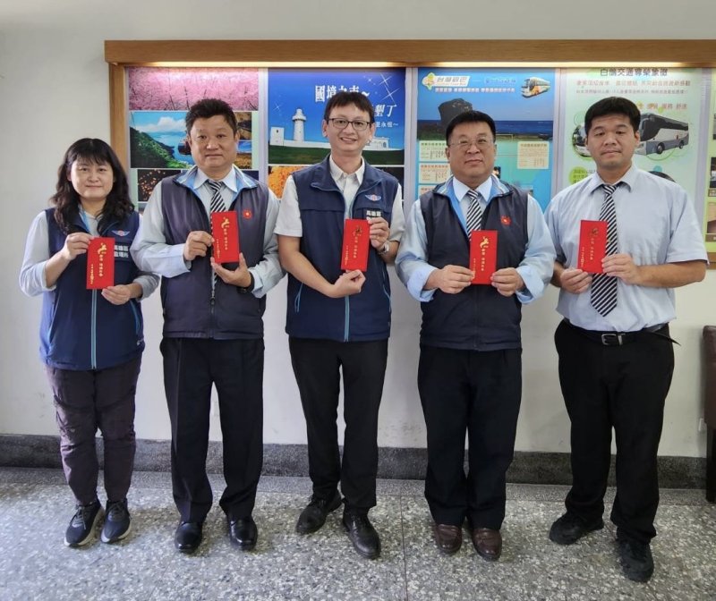 漾新聞｜春節最暖公路局送紅包客運駕駛感動滿滿