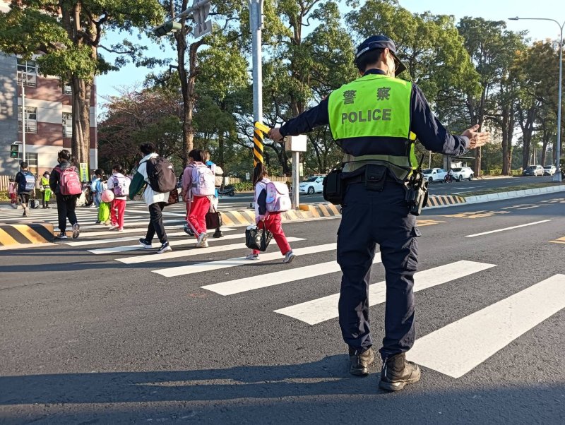 漾新聞｜楠梓人口逆勢成長楠警護童開學守安全