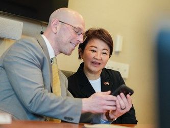 盧秀燕訪美首站會晤曼徹斯特市長 交流居住正義與治安議題深化姊妹市合作。(台中市政府提供) 盧秀燕訪美首站會晤曼徹斯特市長 交流居住正義與治安議題深化姊妹市合作。(台中市政府提供)