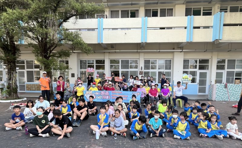 漾新聞| 長輩陪跑最暖兒童節　上平國小跨世代闖關笑聲滿校園