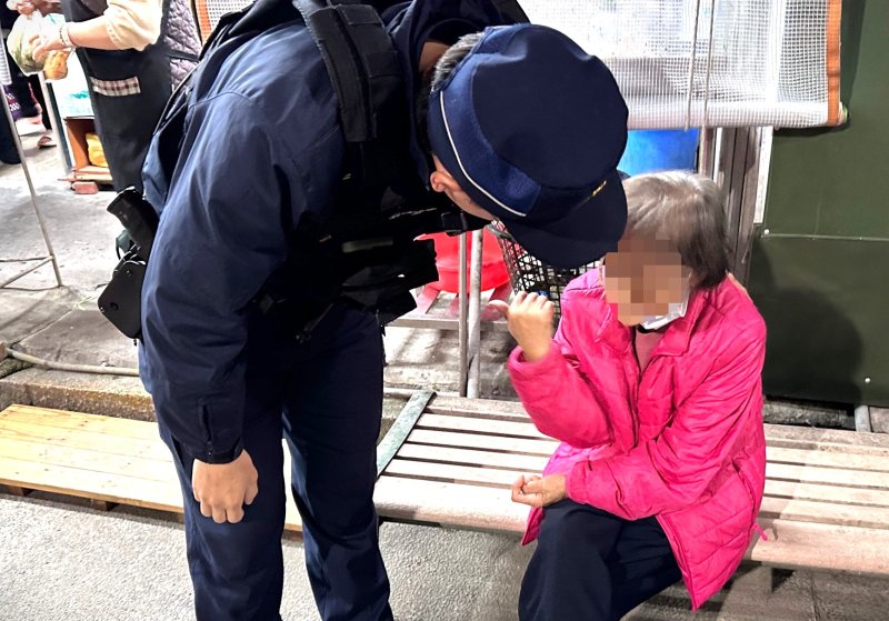 漾新聞|警協助迷途老嫗護送返家團圓