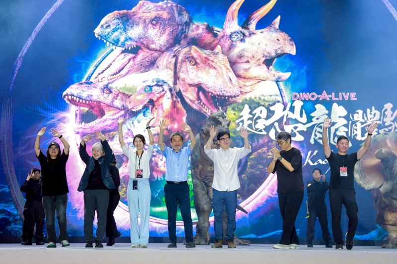 漾新聞| 百萬人潮湧入恐龍酷樂園 衛武營四天掀親子熱潮