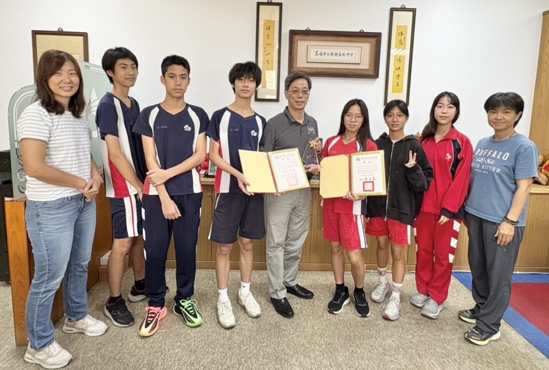 漾新聞| 瑞祥國中部允文允武雙冠 國一林意芹越級封王