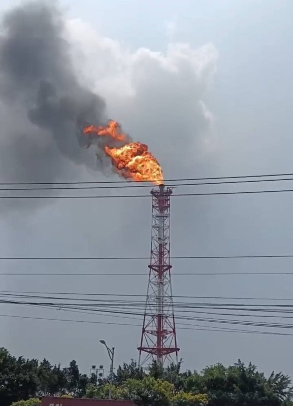 漾新聞| 中油新三輕壓縮機突跳車　燃燒塔急啟引發巨響民眾驚恐