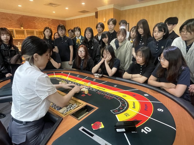 漾新聞| 高餐大攜星國頂級酒店開設荷官課　打造國際高薪即戰人才