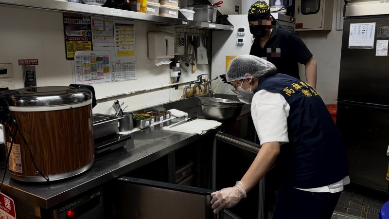 漾新聞｜前鎮餐廳爆蟑螂風波 衛生局稽查限期改善否認現場有蟲