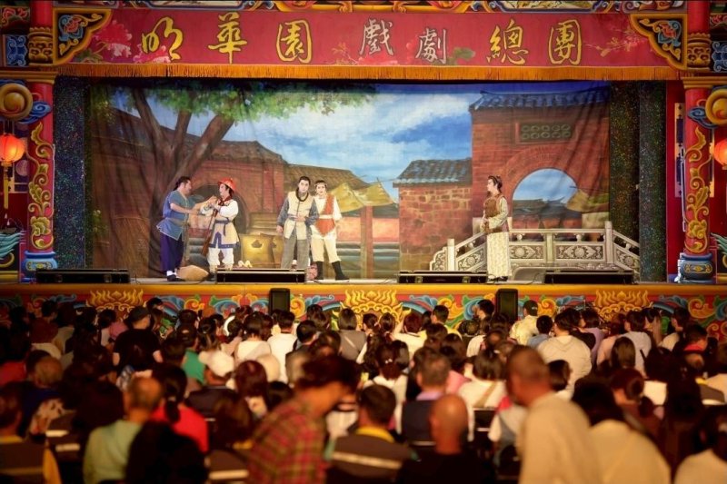 漾新聞|母親節前夕明華園登場 康裕成揪市民看戲暖心寵媽