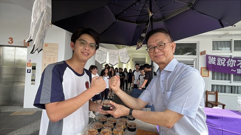 漾新聞｜校長現烤布蕾應援會考 旗津國中祝考生考不雷