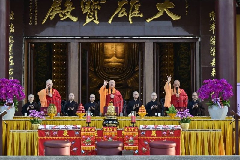 漾新聞｜萬佛三壇大戒正授 千人同發菩提心續佛慧命