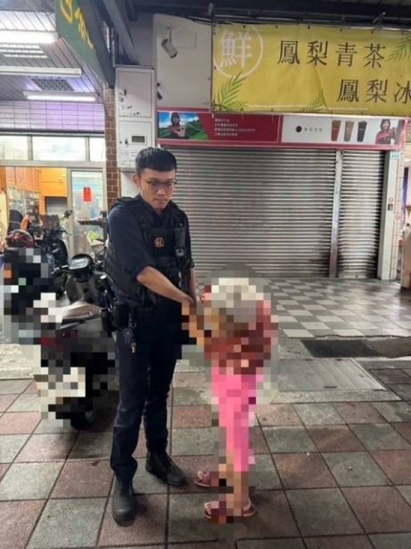 漾新聞｜九旬婦迷途夜歸堅持步行 暖警陪走護送平安返家