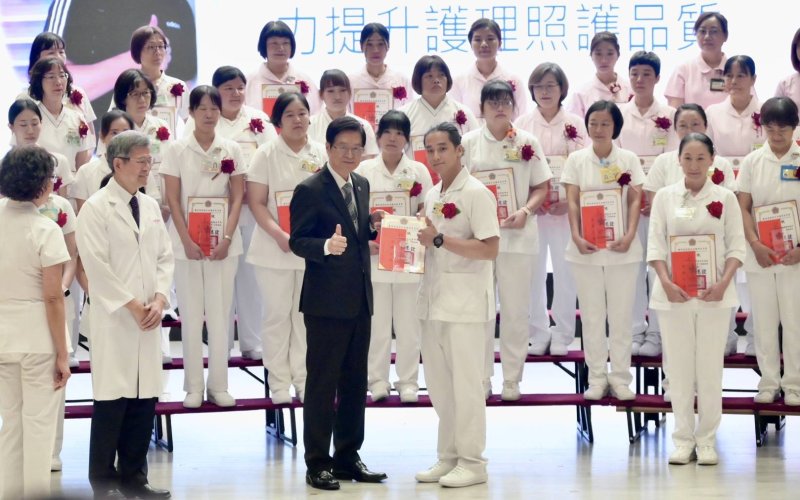 漾新聞｜高榮表揚146位護理師 國際護師節致敬白衣天使