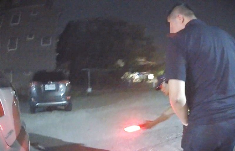 漾新聞|美濃警幫突冒白煙汽車排除危機