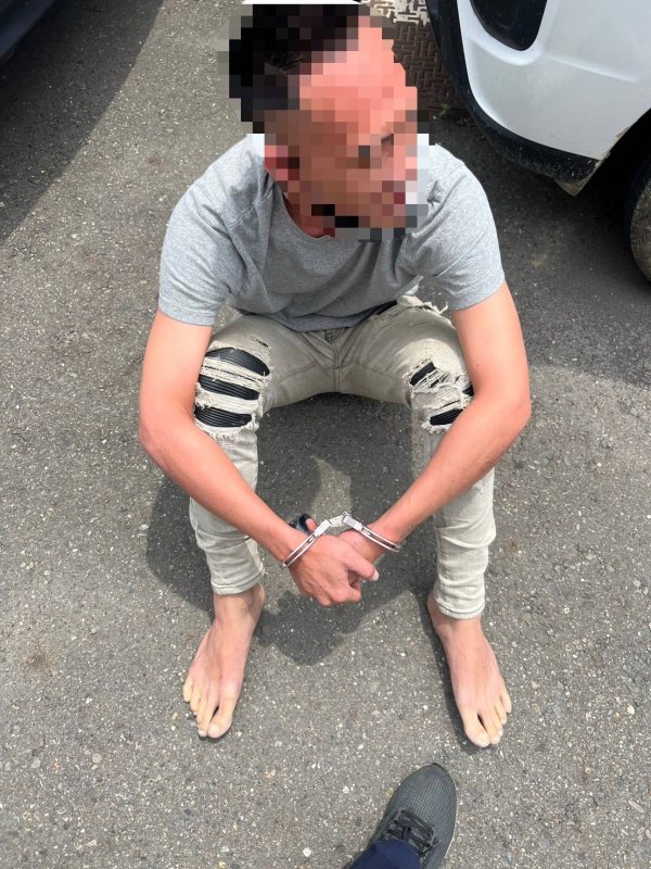 漾新聞｜烈日赤腳狂奔難逃 鳳警圍捕通緝犯再查毒