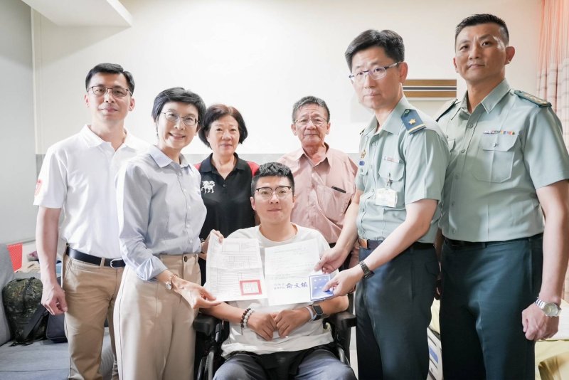 漾新聞|林岱樺二度探視重傷官兵 爭取醫療撫卹暖撐家庭