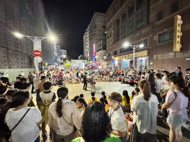 漾新聞|中山大鹽夏不夜埕登場 花轟主題點亮鹽埕夜間藝術新風景
