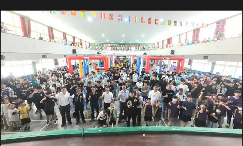 漾新聞｜AI無人機足球高雄開戰　55隊齊聚大榮中學飛出科技熱潮