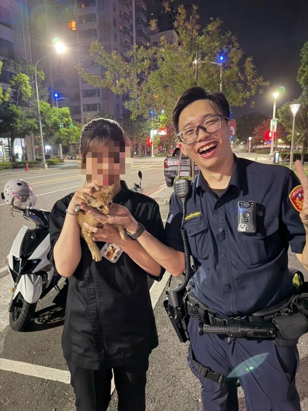 漾新聞｜幼貓困引擎室喵喵求救　鼓山警趴地救援暖收編