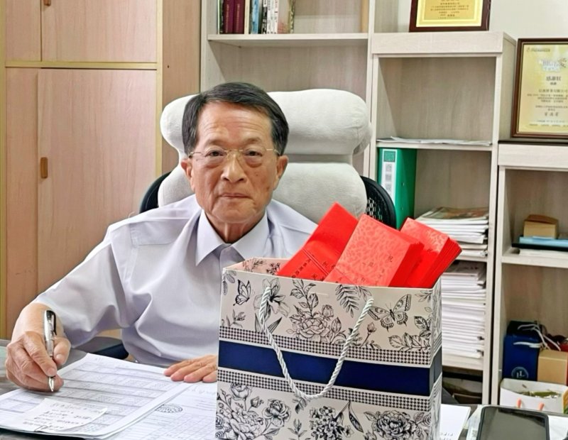 漾新聞|信燕總裁劉清元賀美中80週年校慶